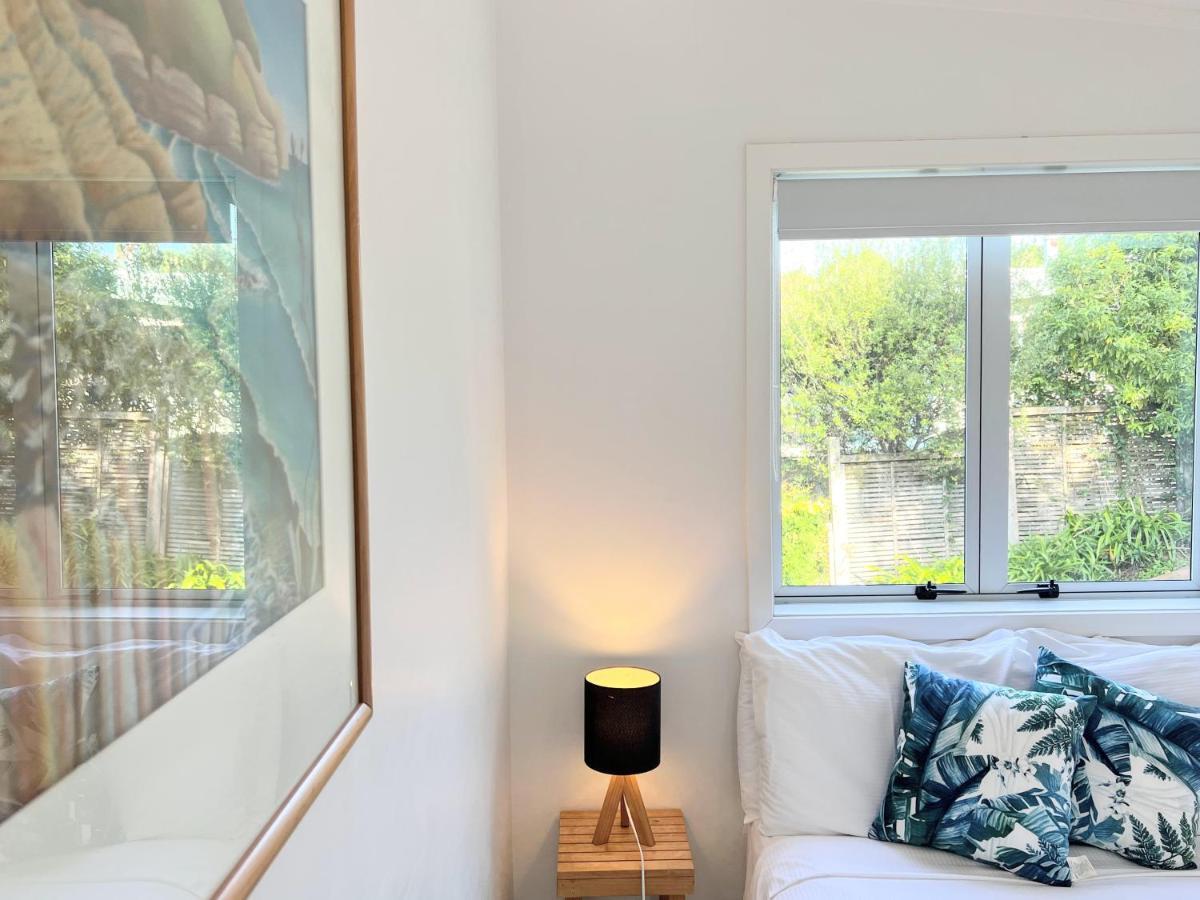Tiri Cottage - Sea Views In Oneroa By Waiheke Unlimited Waiheke Island Bagian luar foto