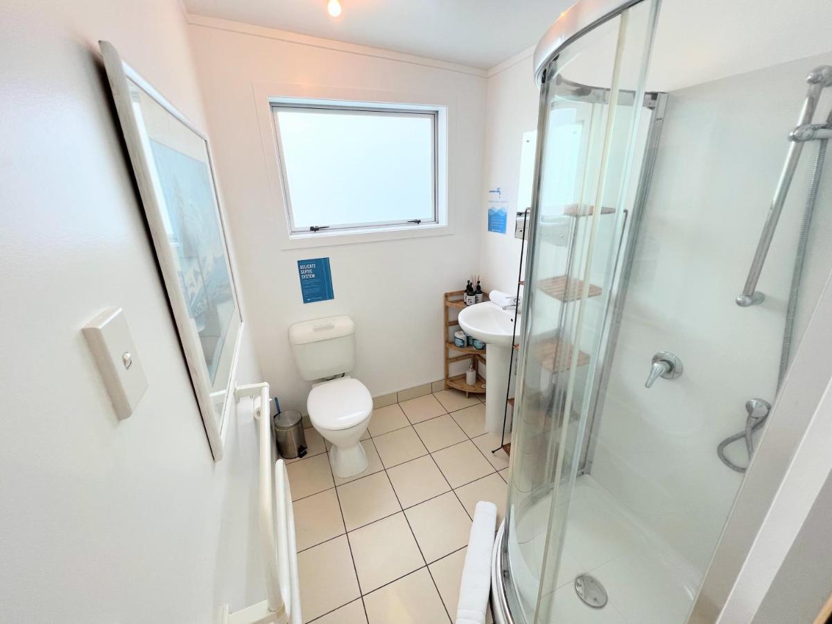 Tiri Cottage - Sea Views In Oneroa By Waiheke Unlimited Waiheke Island Bagian luar foto