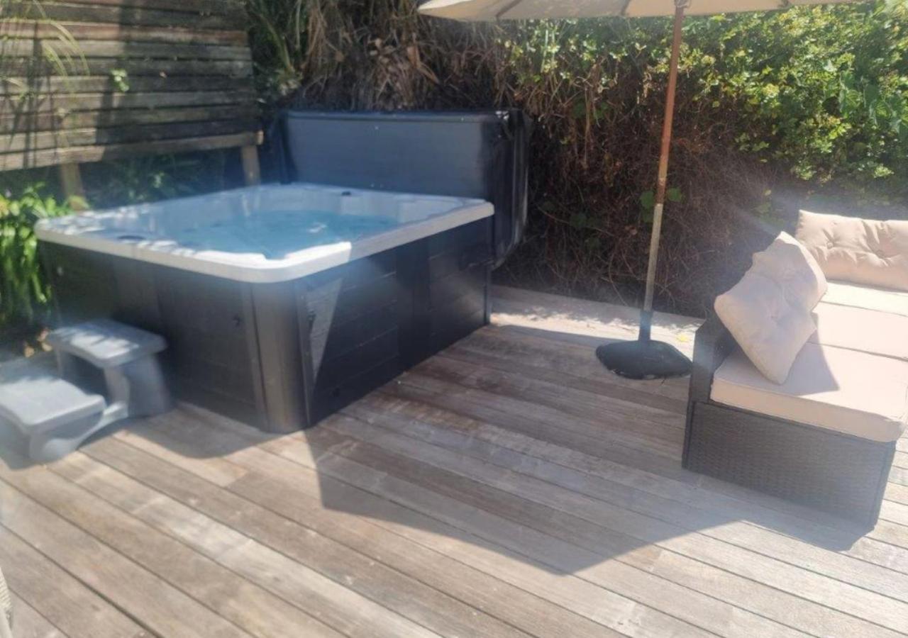 Tiri Cottage - Sea Views In Oneroa By Waiheke Unlimited Waiheke Island Bagian luar foto
