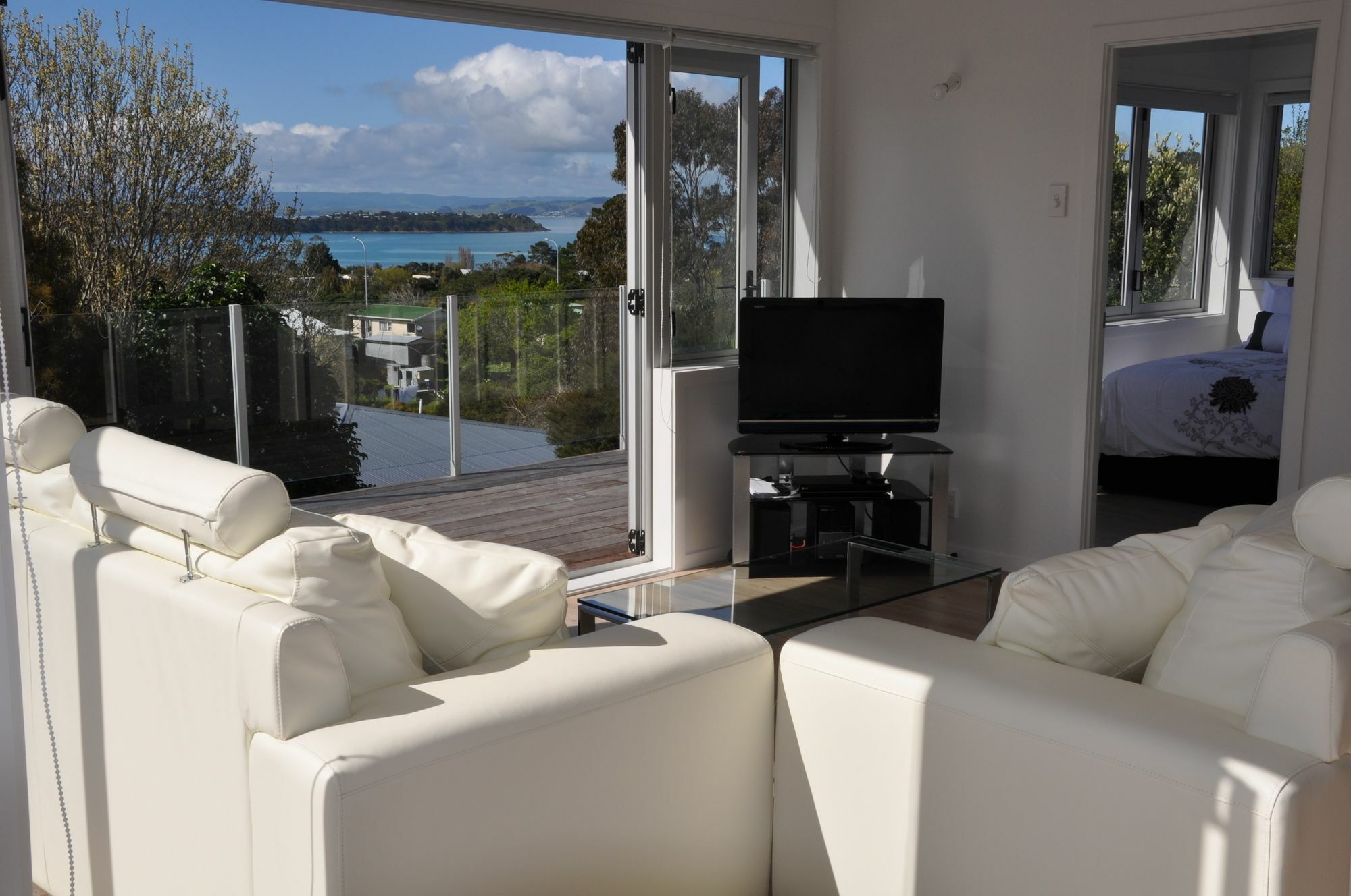Tiri Cottage - Sea Views In Oneroa By Waiheke Unlimited Waiheke Island Bagian luar foto